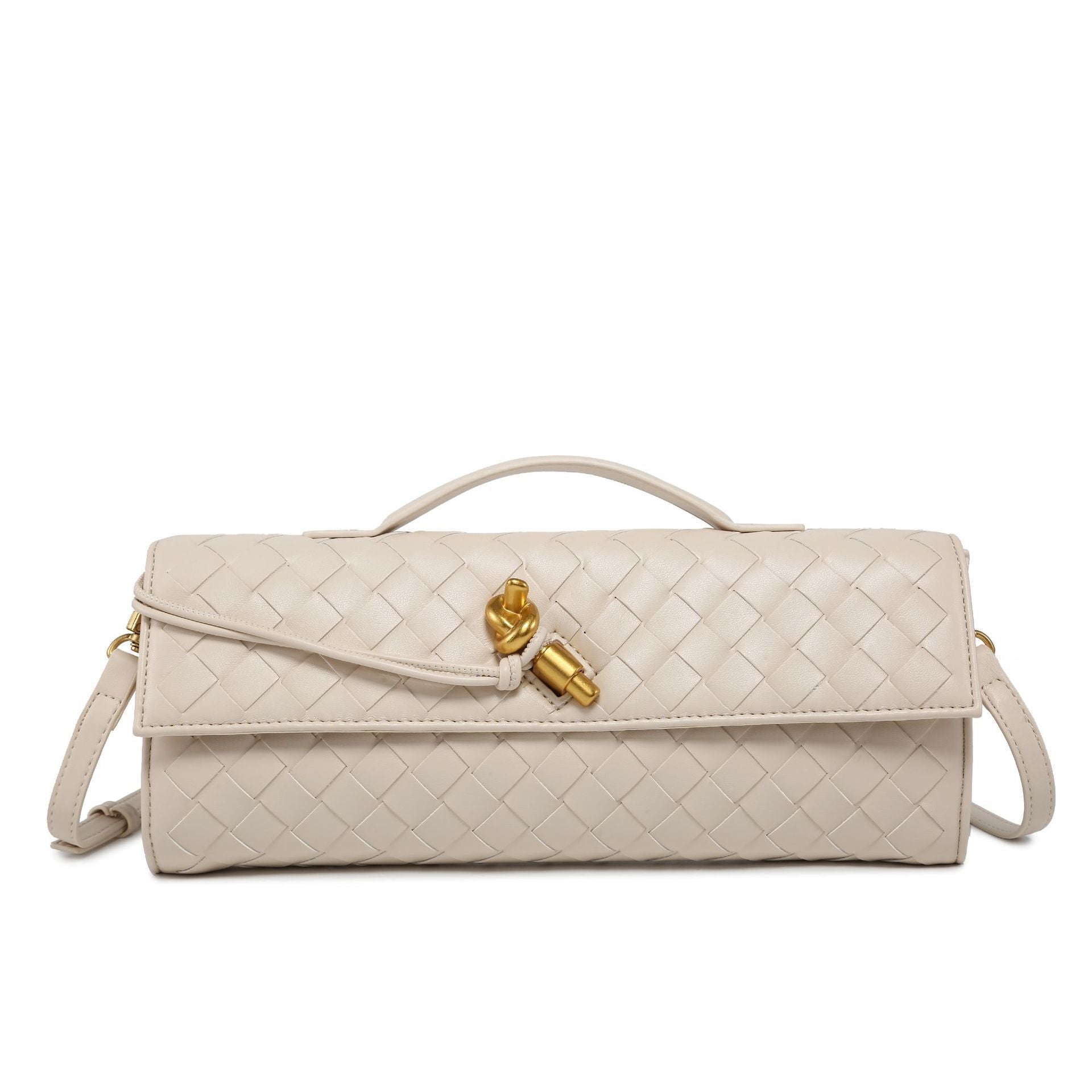 Un bolso de mano de color beige con un diseño de trenzado, presentado sobre un fondo blanco. Tiene un cierre dorado y una correa opcional.